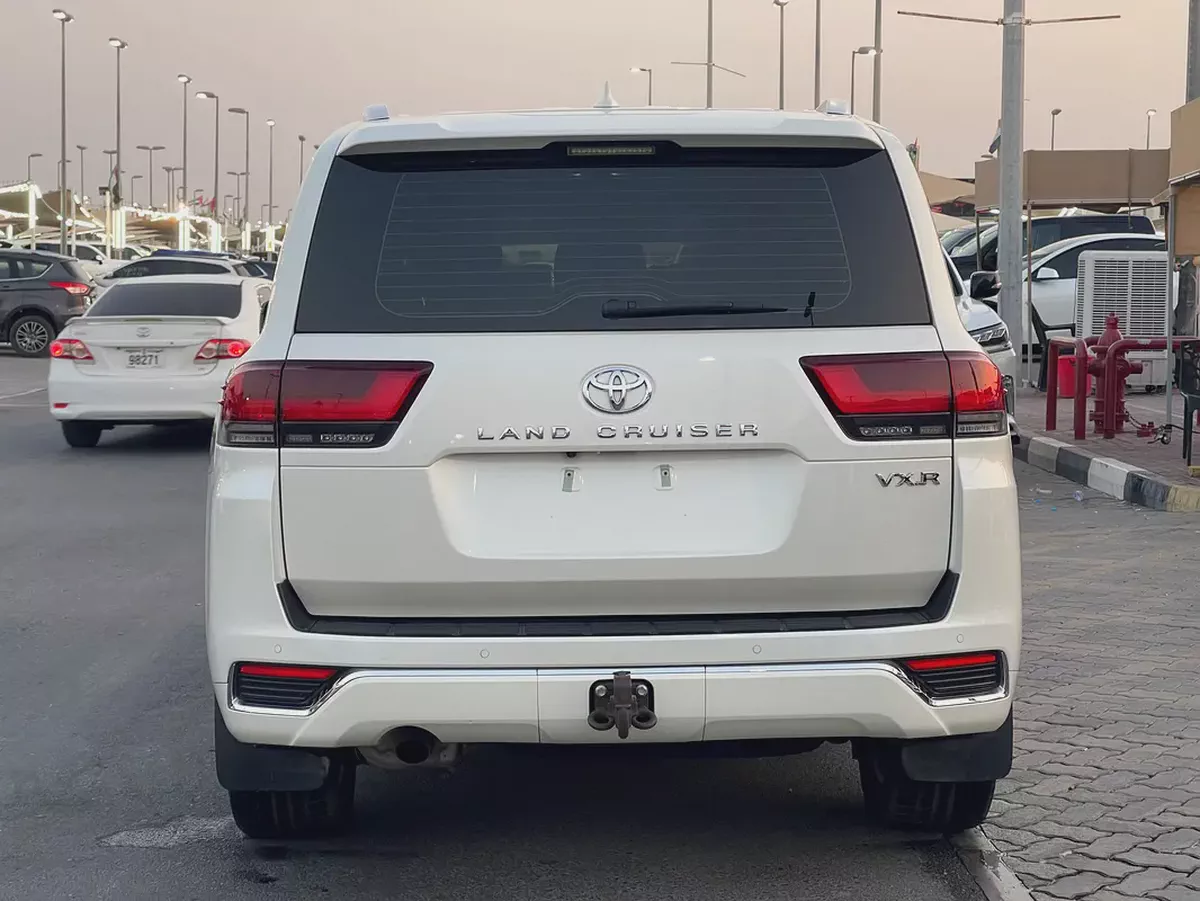 تويوتا لاند كلوزر VXR بدون تيربو Pristine Toyota Land Cruiser VXR 2022 | GCC Specs | Full Option-4-4