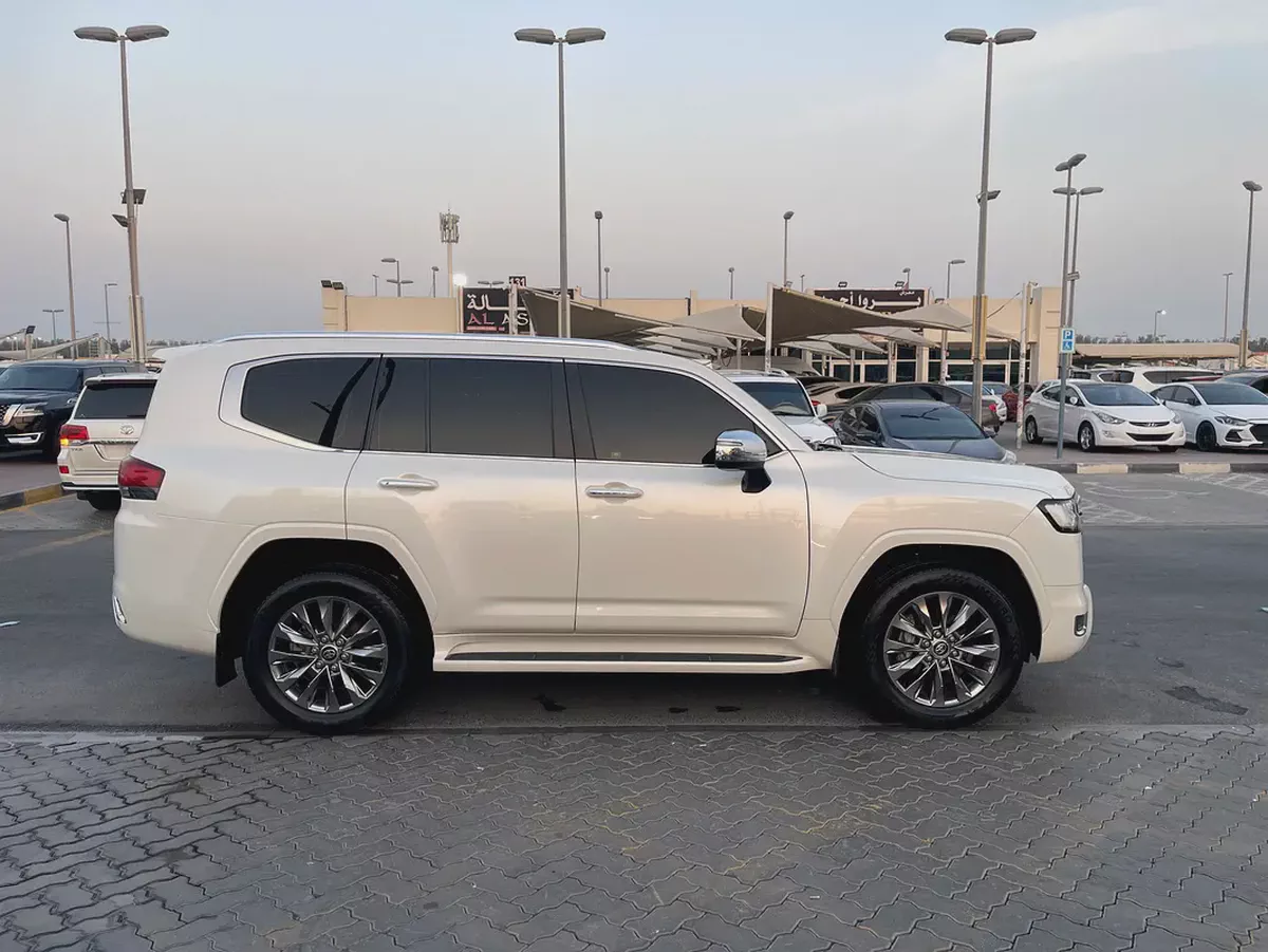 تويوتا لاند كلوزر VXR بدون تيربو Pristine Toyota Land Cruiser VXR 2022 | GCC Specs | Full Option-6-6