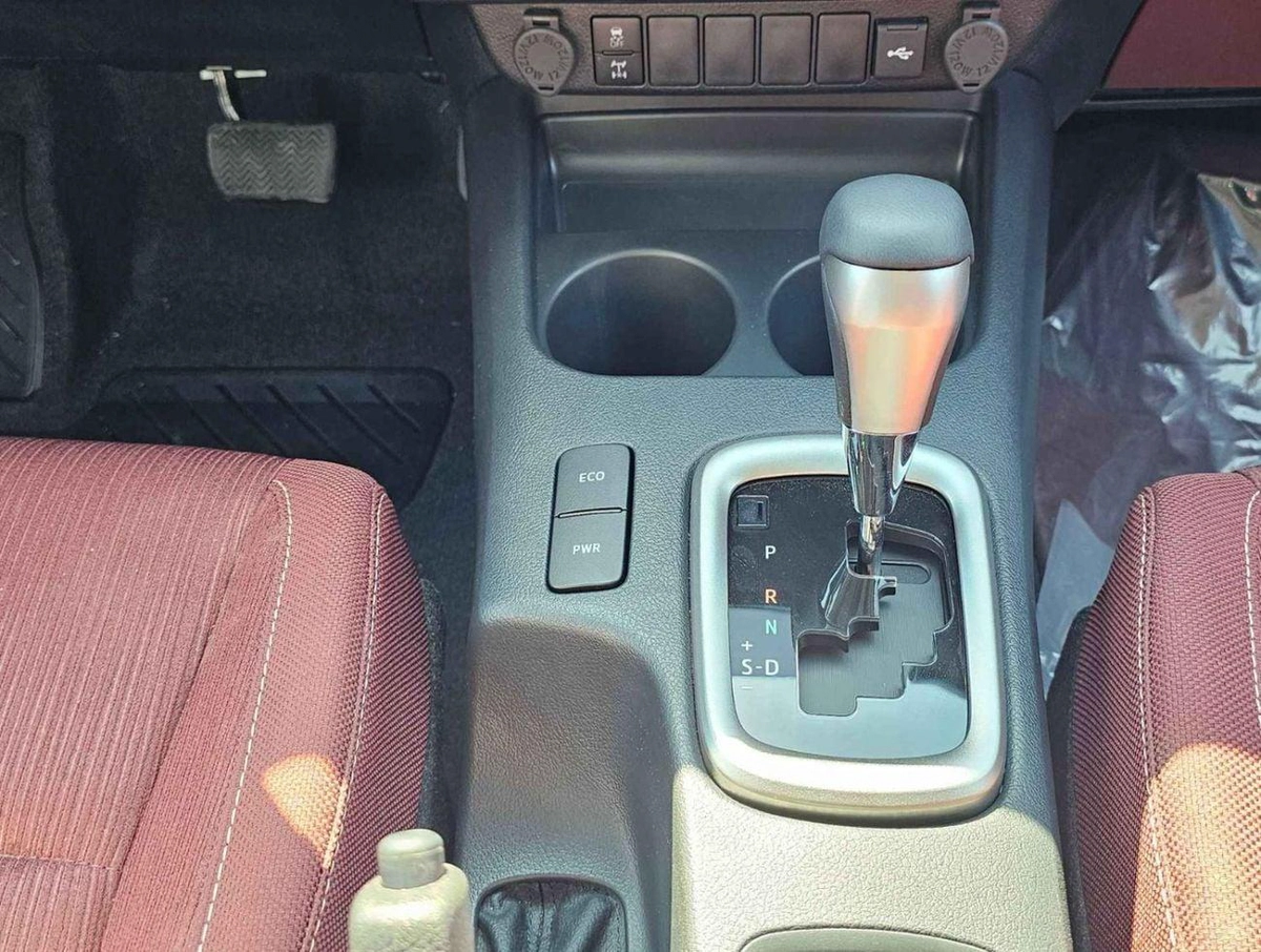 Toyota Hilux SR5 TRD 4.0L PETROL SR5 TRD || 4.0L PETROL V6 4WD | WOOD INTERIOR W VISOR | BLIND SPOT | DIFFLOCK | DVD+CAMERA | READY S-20-0
