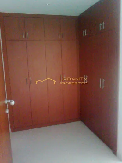Spacious 1-Bedroom Apartment | Prime Location-6