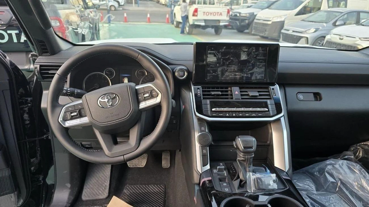 Toyota Land Cruiser GXR 4000 CC 2025 MODEL-4-4