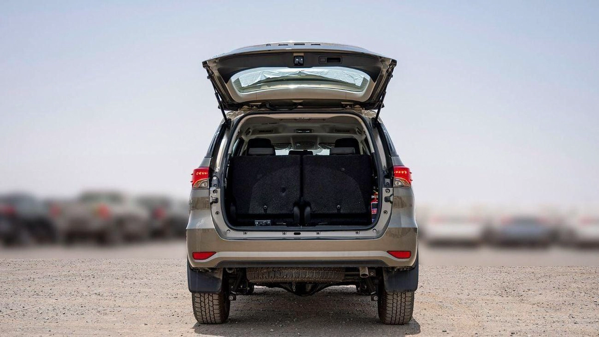 Toyota Fortuner GX2 4X4 Diesel 2.4L-6-6