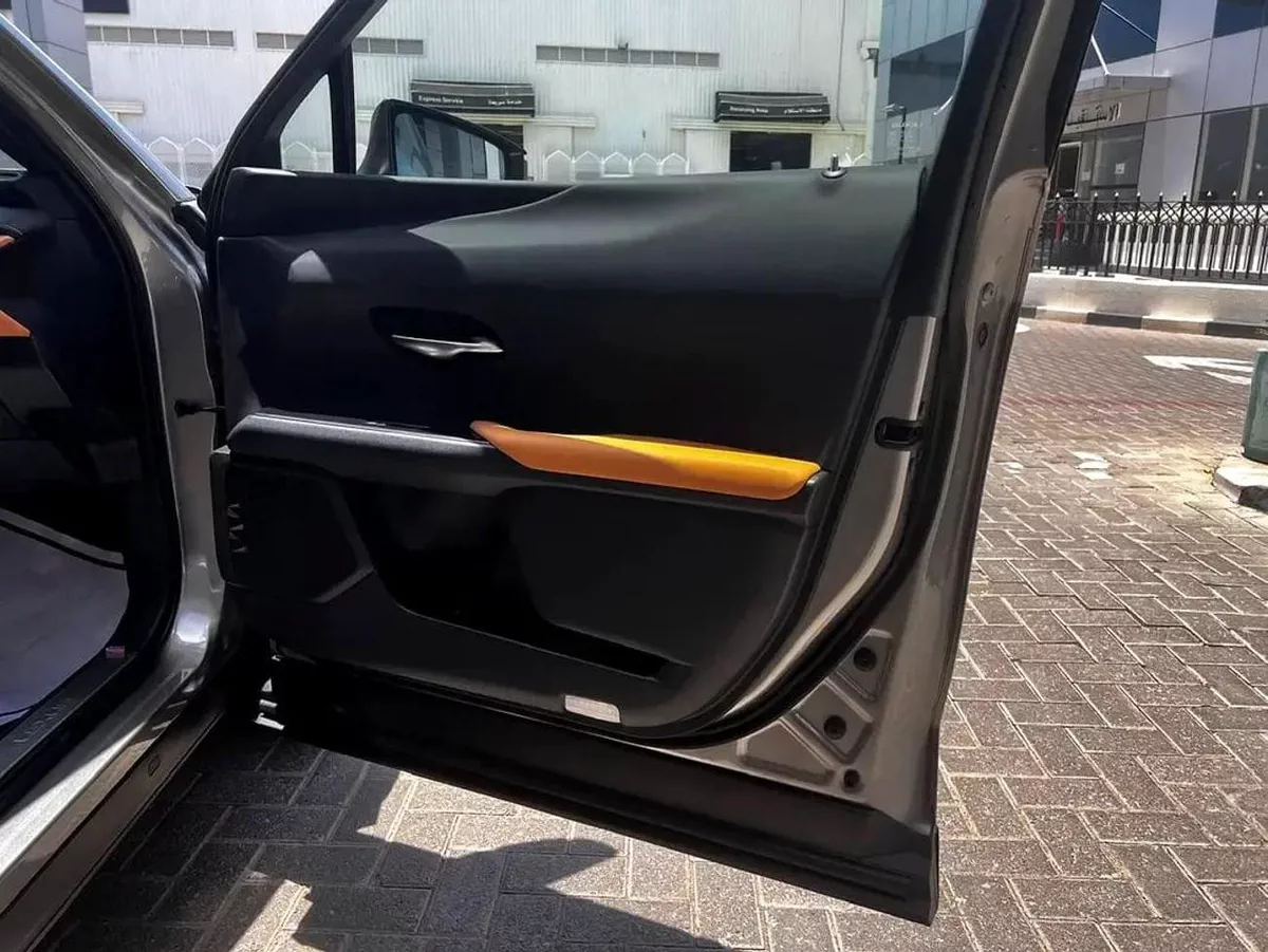 Lexus UX300h Elite 2.0L Hybrid 2025 GCC specs (FOR EXPORT ONLY)-6-0