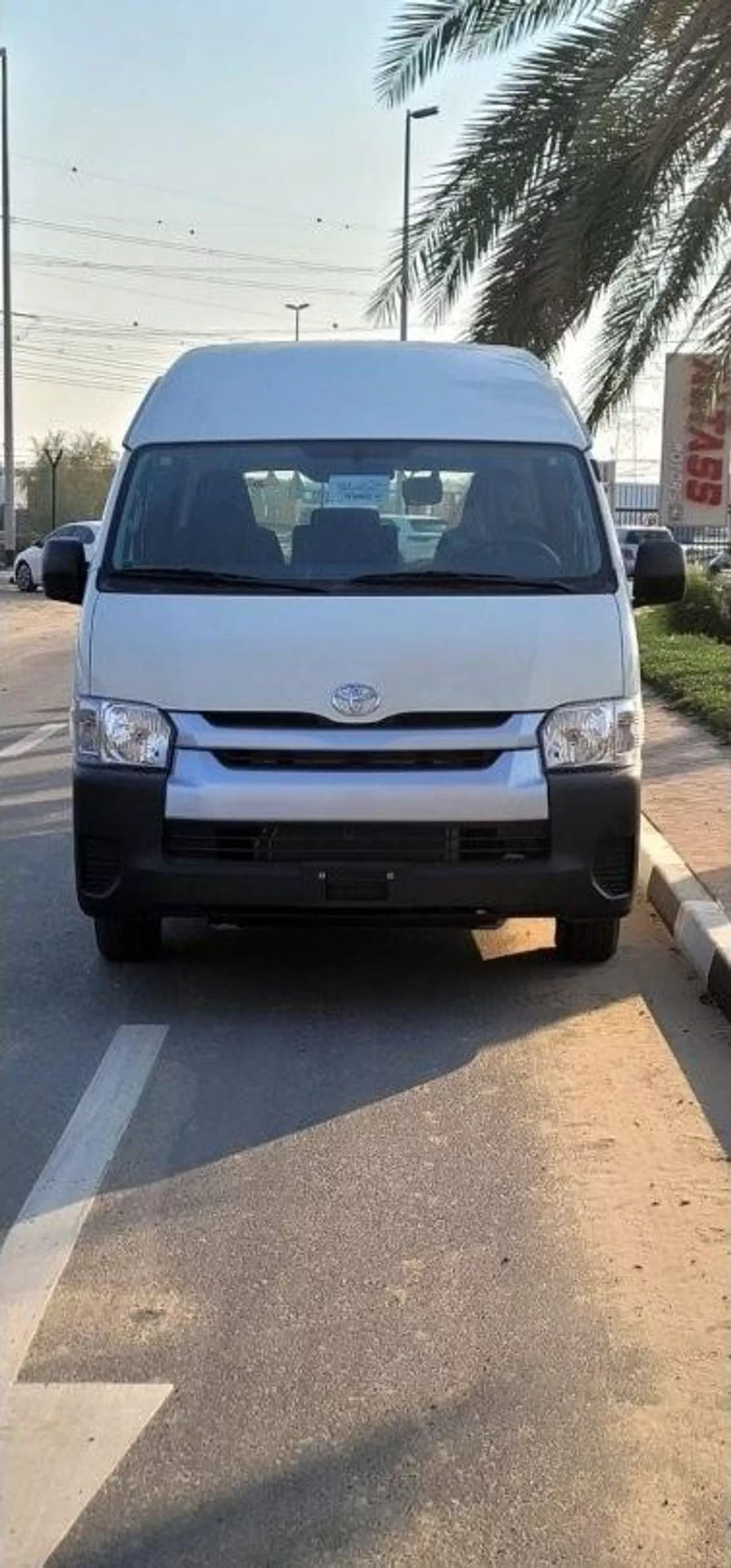 Toyota Hiace GL HIACE 2.5L HIROOF CARGO  PETROL-1-0