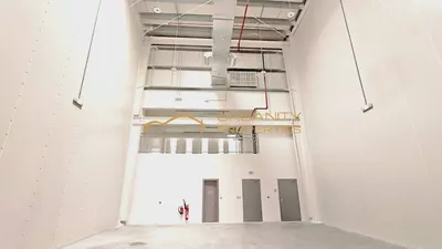 Warehouse with Office in Dubai Silicon Oasis – 3,767 Sq. Ft. | Immediate Possession-2