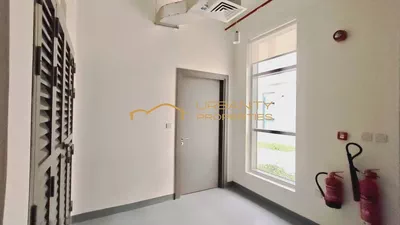 Warehouse with Office in Dubai Silicon Oasis – 3,767 Sq. Ft. | Immediate Possession-3