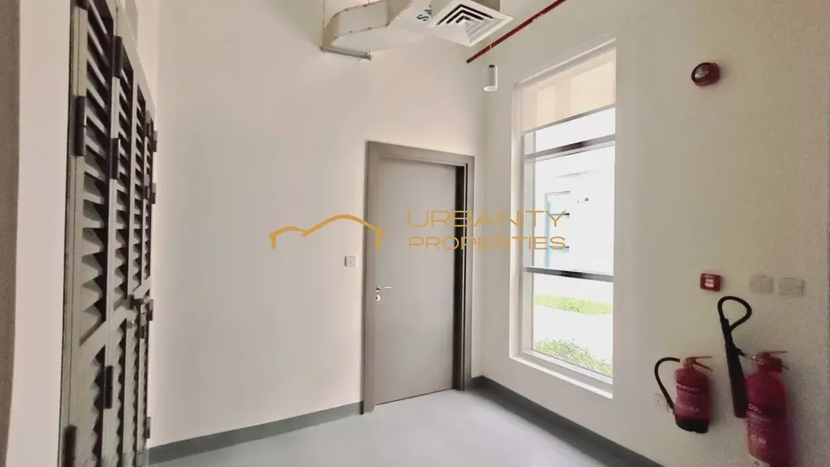 Warehouse with Office in Dubai Silicon Oasis – 3,767 Sq. Ft. | Immediate Possession-3-3