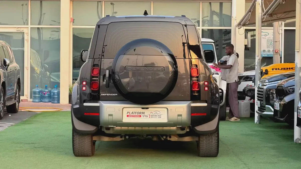 Land Rover Defender HSE P400 2024 | Gcc Specs | Under warranty-2-2