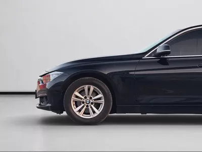 BMW 320i | 2.0L TURBO | 184 HP | GCC SPECS | 2017-8