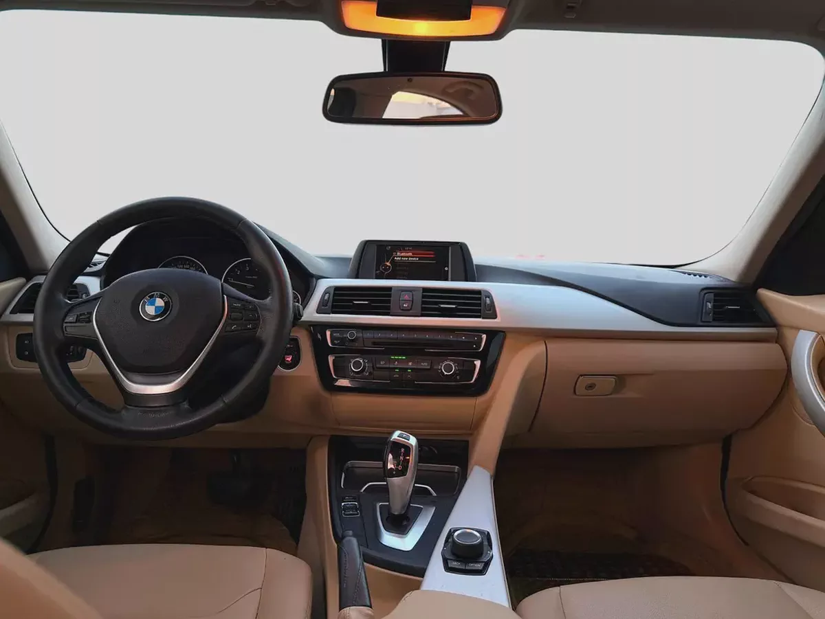 BMW 320i | 2.0L TURBO | 184 HP | GCC SPECS | 2017-12-12