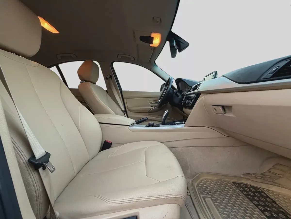 BMW 320i | 2.0L TURBO | 184 HP | GCC SPECS | 2017-15-15