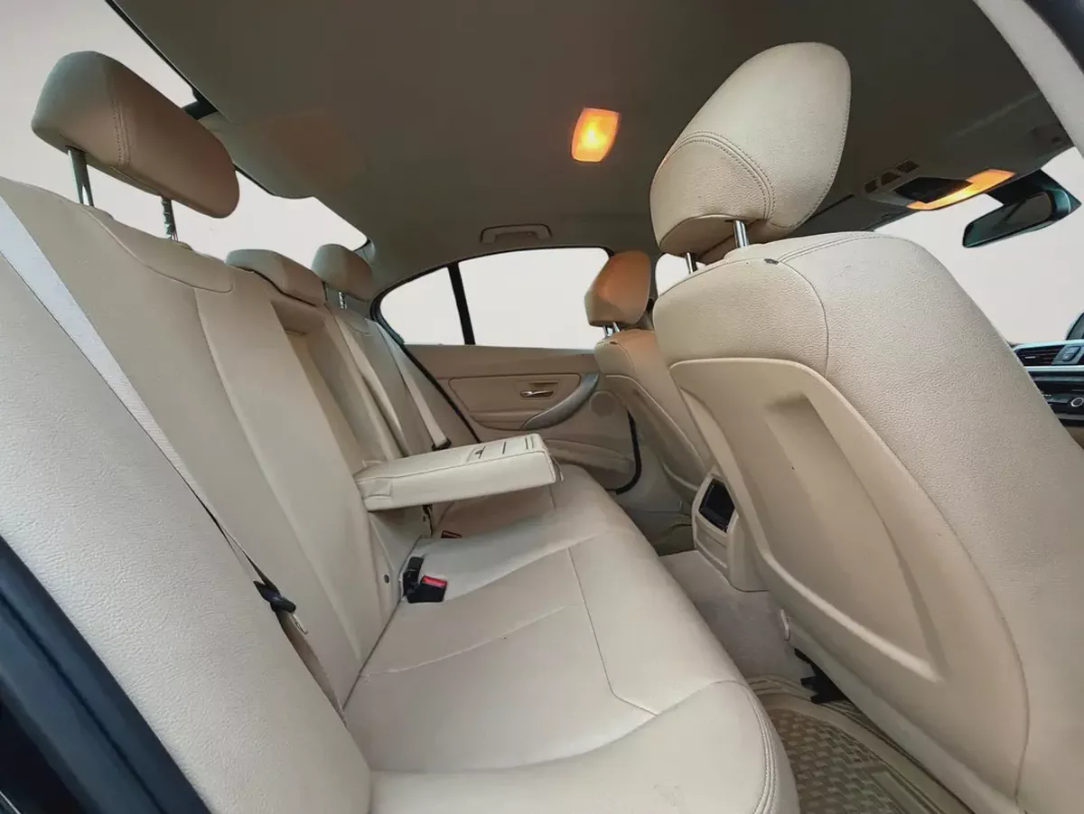 BMW 320i | 2.0L TURBO | 184 HP | GCC SPECS | 2017-17-17