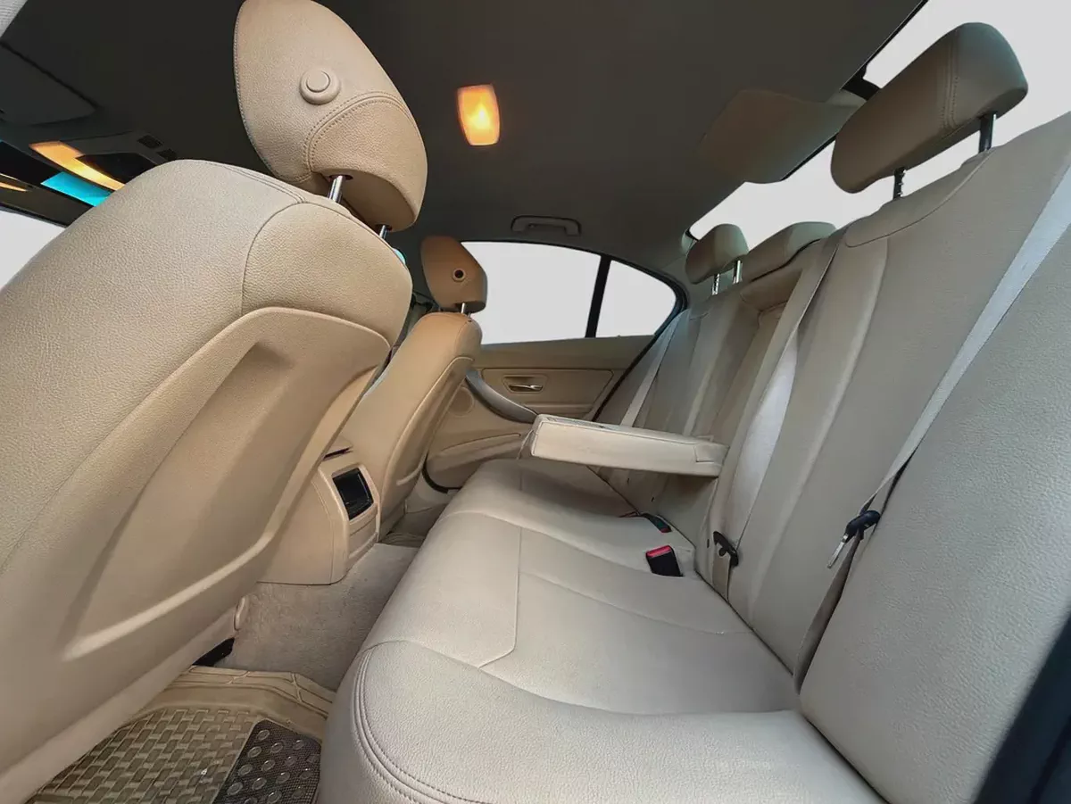 BMW 320i | 2.0L TURBO | 184 HP | GCC SPECS | 2017-18-18