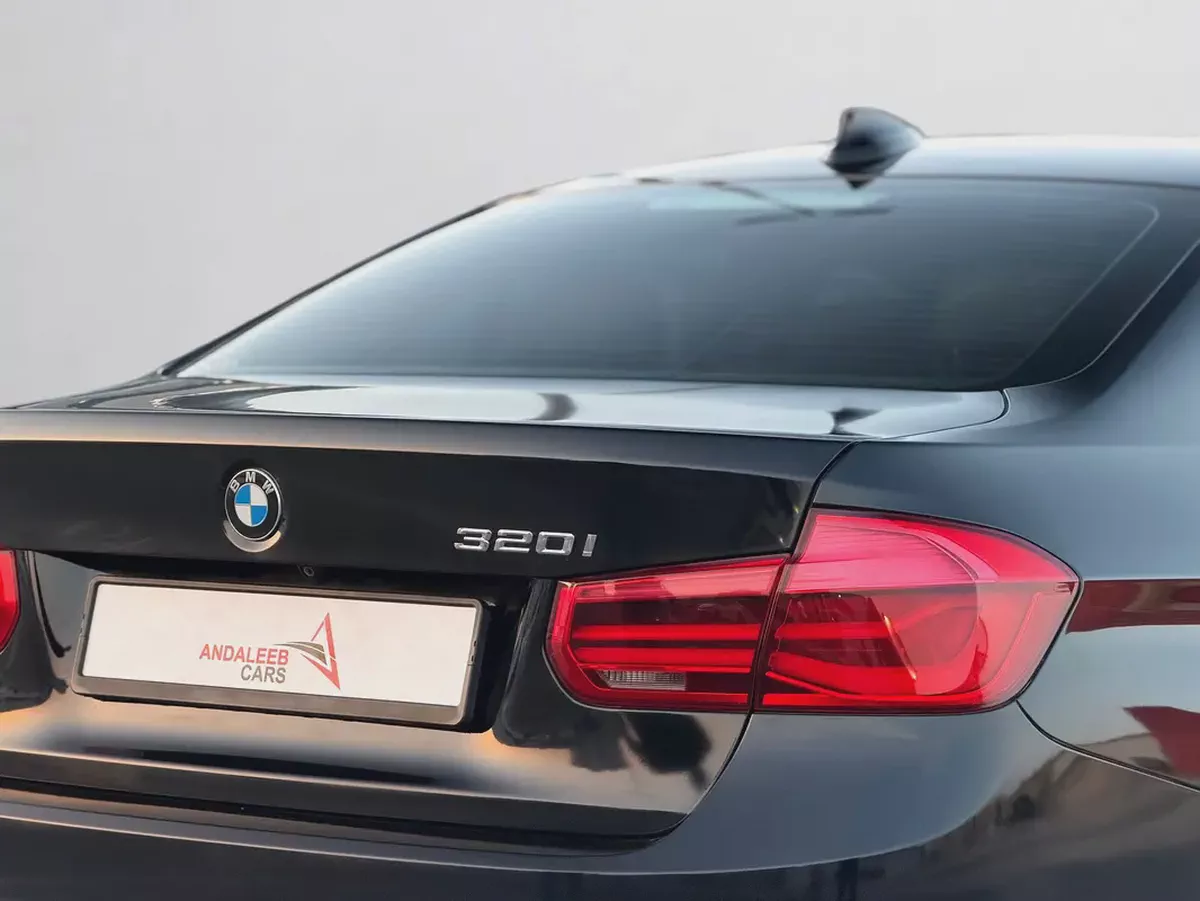 BMW 320i | 2.0L TURBO | 184 HP | GCC SPECS | 2017-5-5