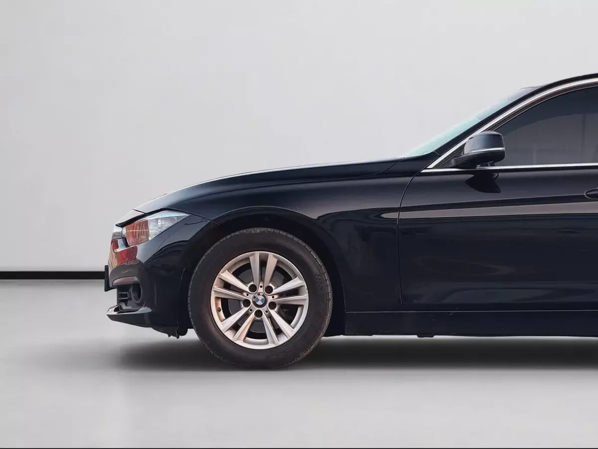BMW 320i | 2.0L TURBO | 184 HP | GCC SPECS | 2017-8-8