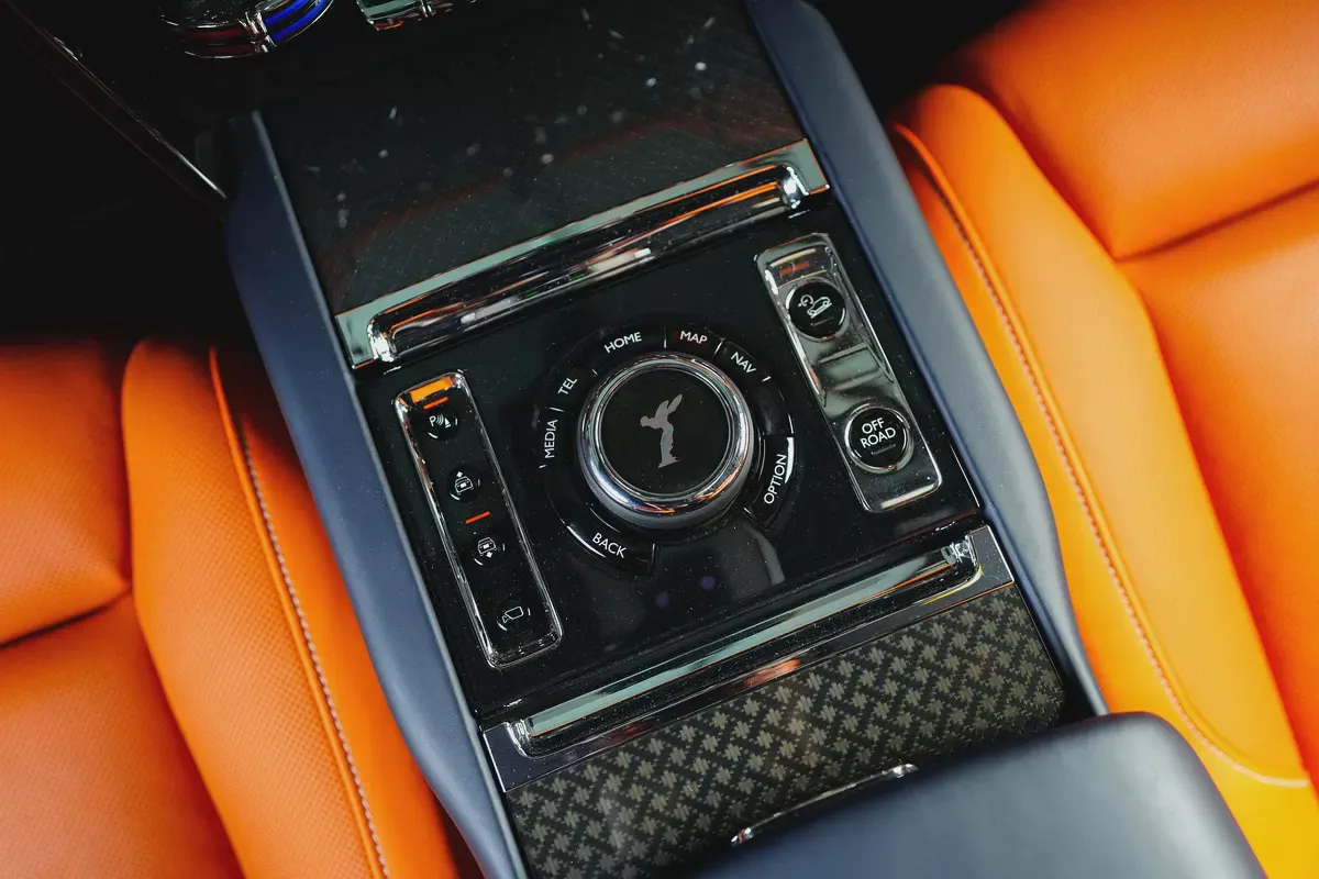 Rolls Royce Cullinan Series II Black Badge-GCC-AGMC Warranty & Service Contract-VIP Seats-Mandarin I-13-13