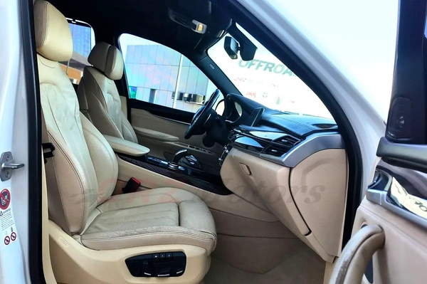 2014 BMW X5 XDrive50i (7 Seater / 2 keys available)