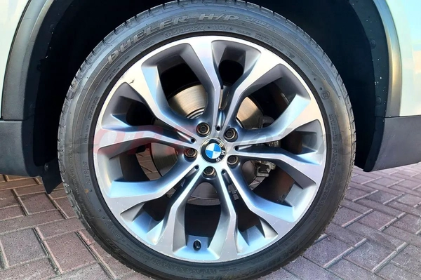 2014 BMW X5 XDrive50i (7 Seater / 2 keys available)