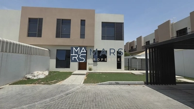 End Unit Villa With Study Room in Excellent Community-0