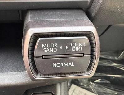 Toyota RAV4 XLE TOYOTA RAV4 XLE-G MID OPTION || 2.0L PETROL V4 / SUNROOF / DRIVER PWR SEAT /BIG DVD / REAR CAMERA (C-20