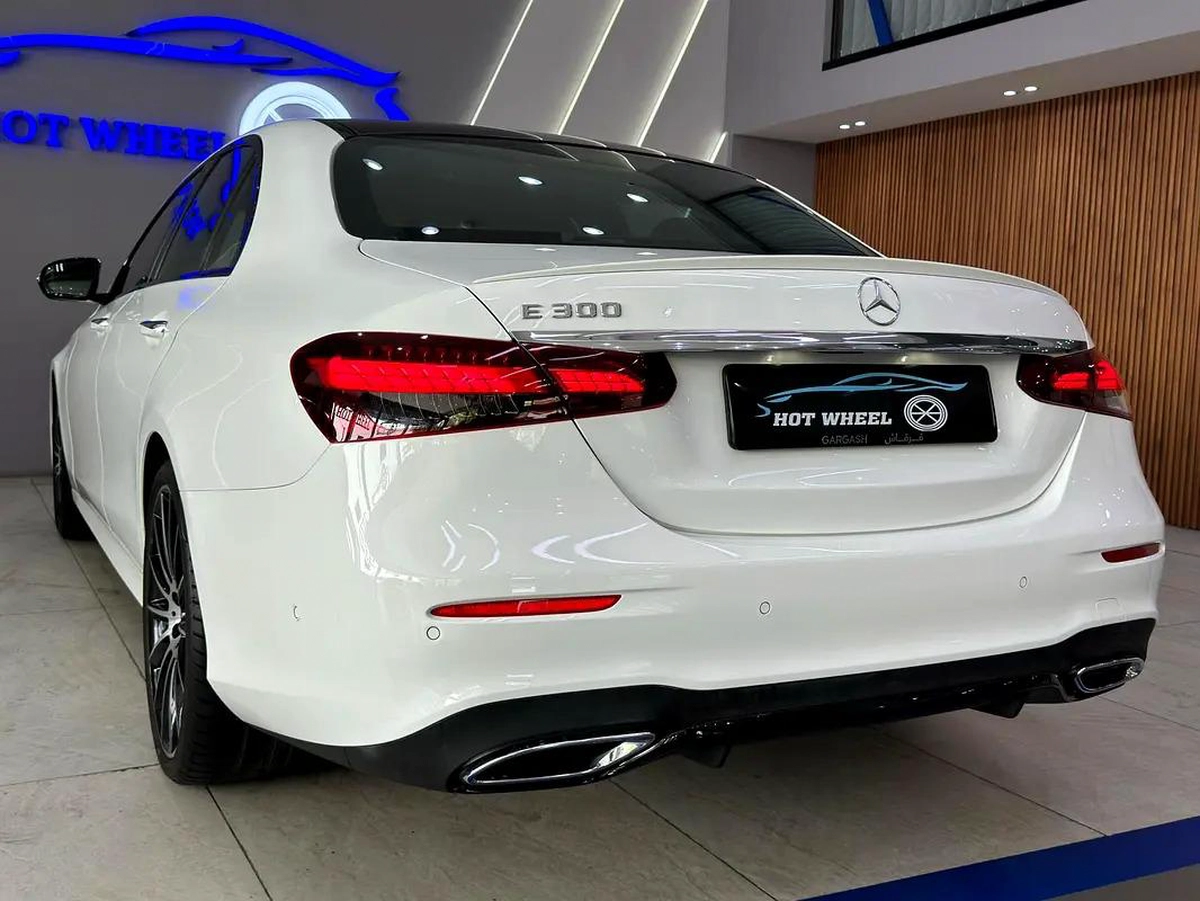 2023 - Mercedes-Benz E 300 GCC Specs - Pristine Condition-1-1