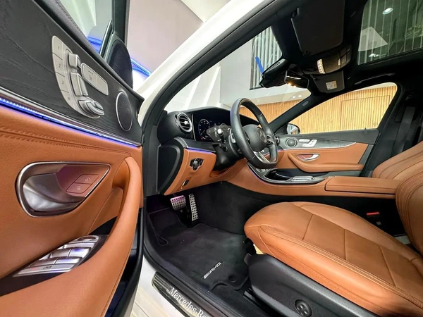 2023 - Mercedes-Benz E 300 GCC Specs - Pristine Condition