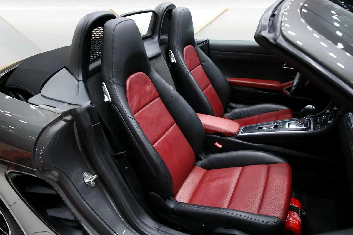 PORSCHE 718 SPYDER 2019 - GCC - FULLY LOADED AMAZING CONDITION-4-4
