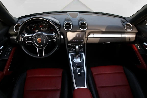 PORSCHE 718 SPYDER 2019 - GCC - FULLY LOADED AMAZING CONDITION