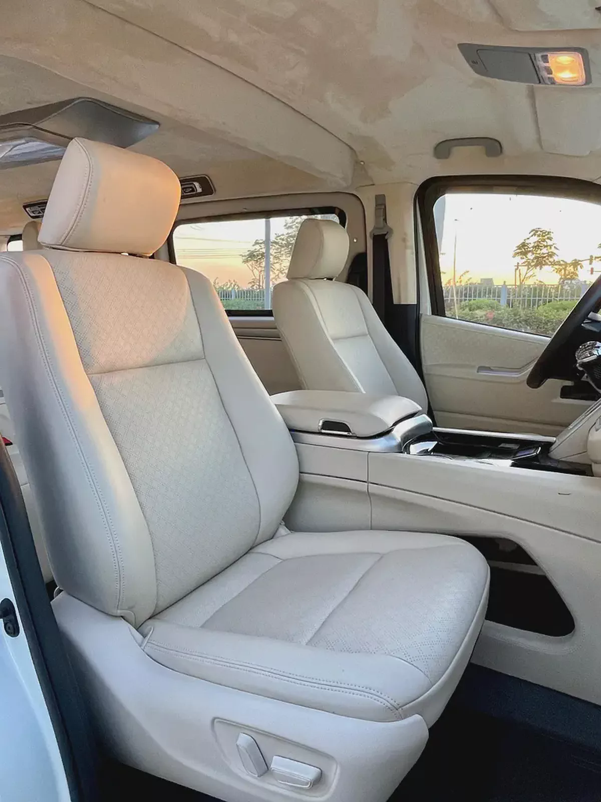 Toyota HiAce 2023 export only-8-8