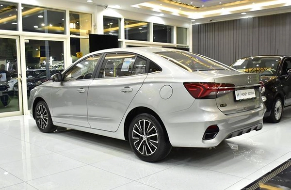 MG 5 ( 2025 Model ) in Silver Color GCC Specs