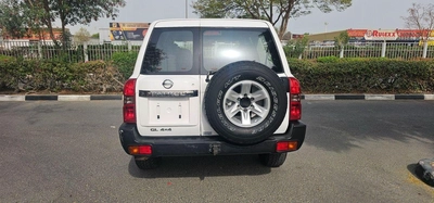 Nissan Patrol Safari GL 4.8L A/T (9 Seater)-5