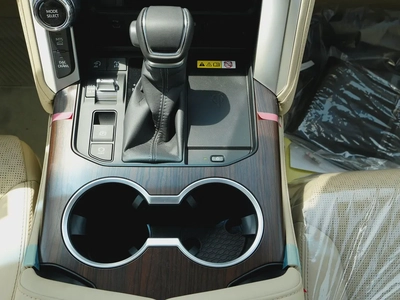 TOYOTA LAND CRUISER VX 3.5L GCC 7-SEATS BRAND NEW 0KM-10