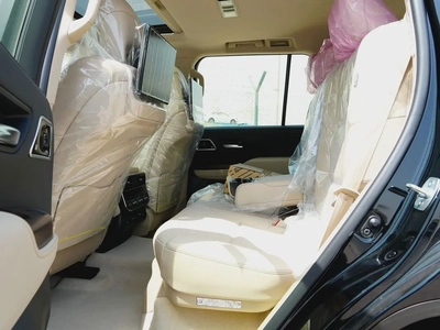 TOYOTA LAND CRUISER VX 3.5L GCC 7-SEATS BRAND NEW 0KM-14