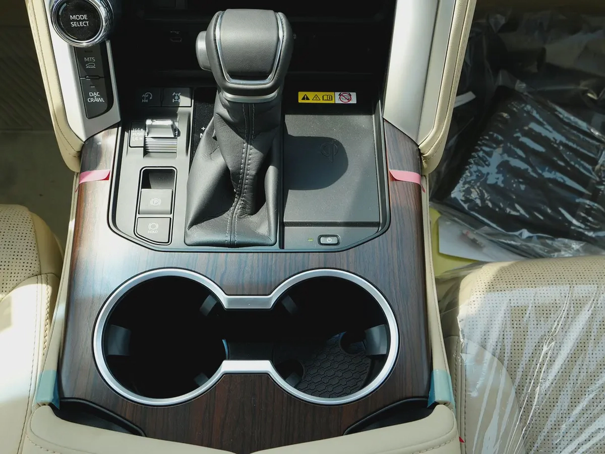 TOYOTA LAND CRUISER VX 3.5L GCC 7-SEATS BRAND NEW 0KM-10-10