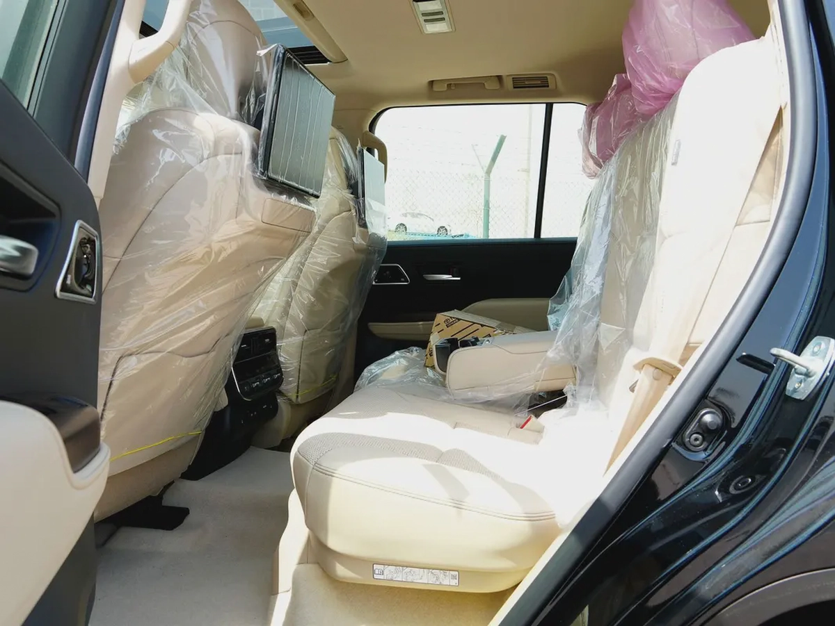 TOYOTA LAND CRUISER VX 3.5L GCC 7-SEATS BRAND NEW 0KM-14-14