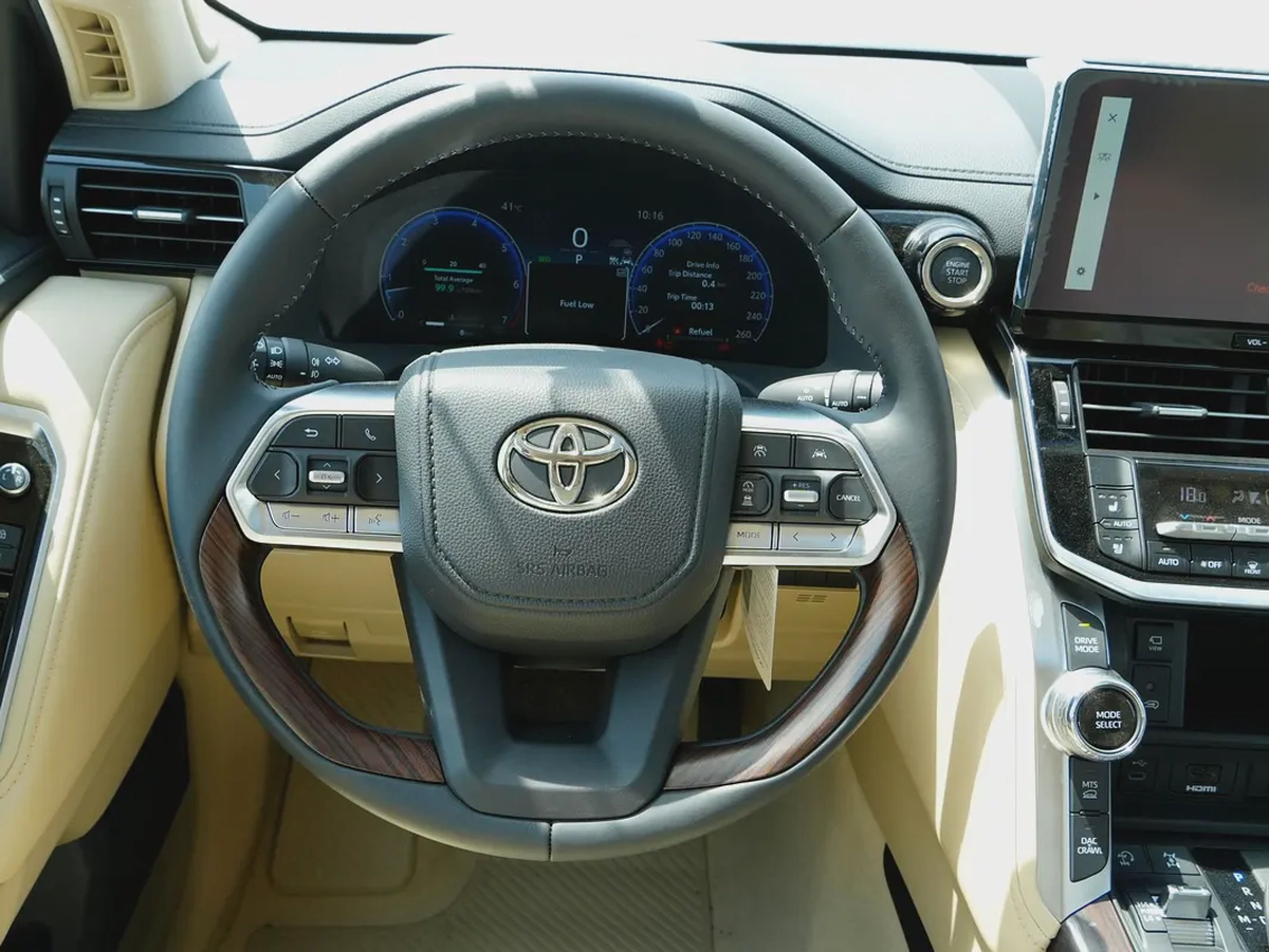 TOYOTA LAND CRUISER VX 3.5L GCC 7-SEATS BRAND NEW 0KM-7-7
