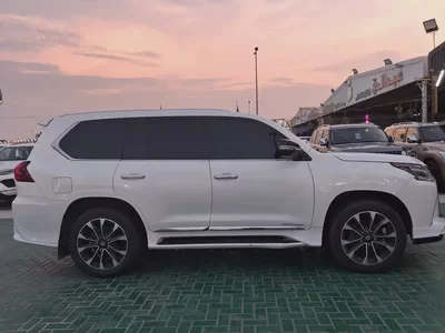 Lexus LX 570 Signature 2016 | GCC Specs | Pristine Condition-4