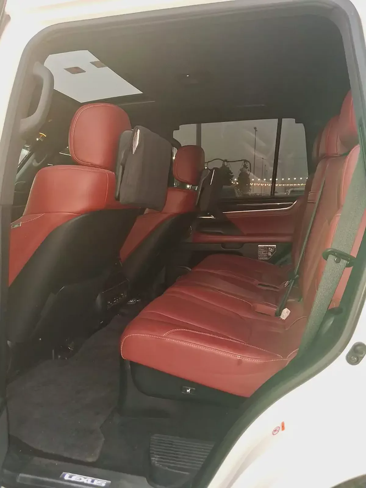 Lexus LX 570 Signature 2016 | GCC Specs | Pristine Condition-10-10