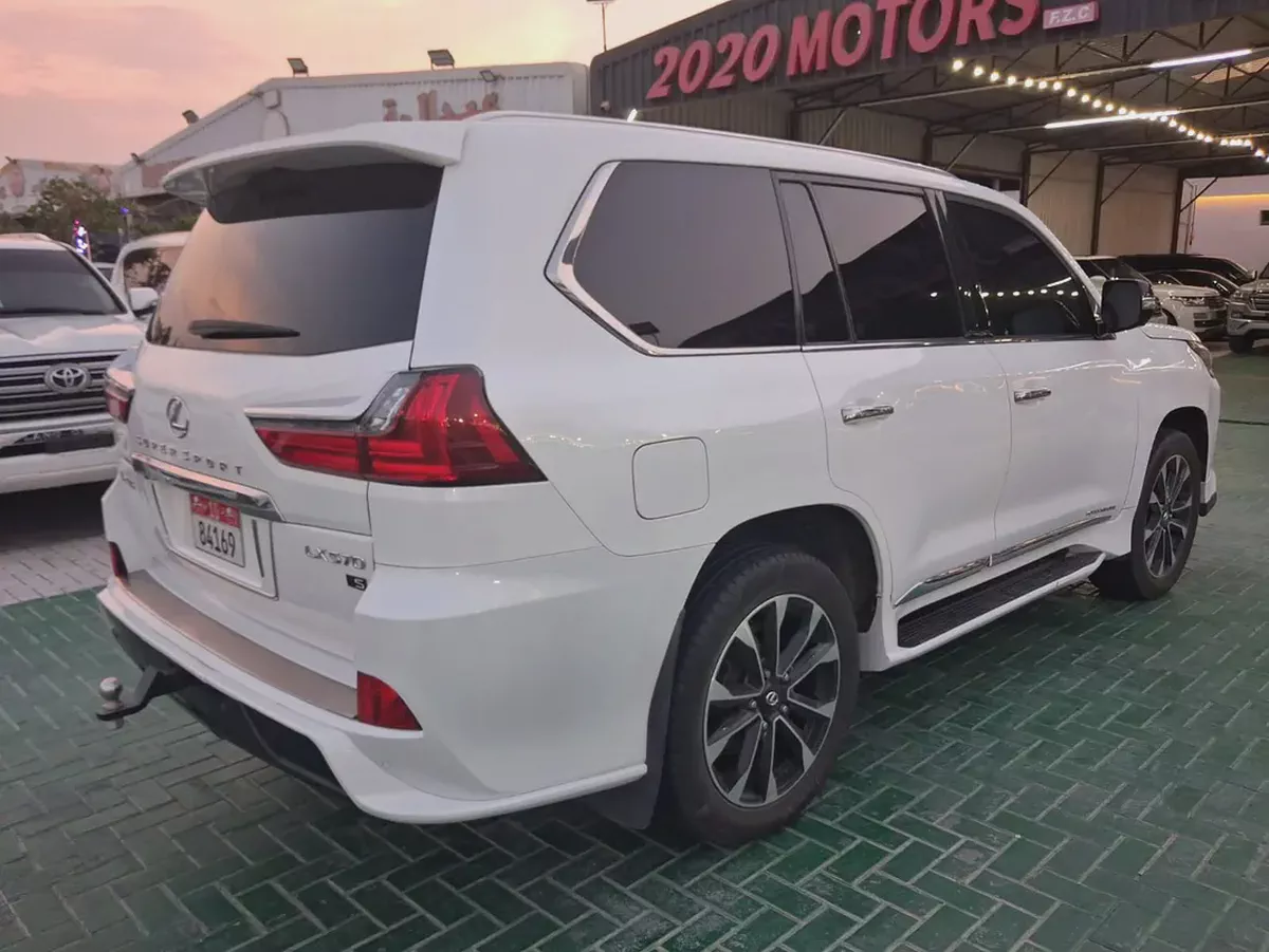 Lexus LX 570 Signature 2016 | GCC Specs | Pristine Condition-1-1