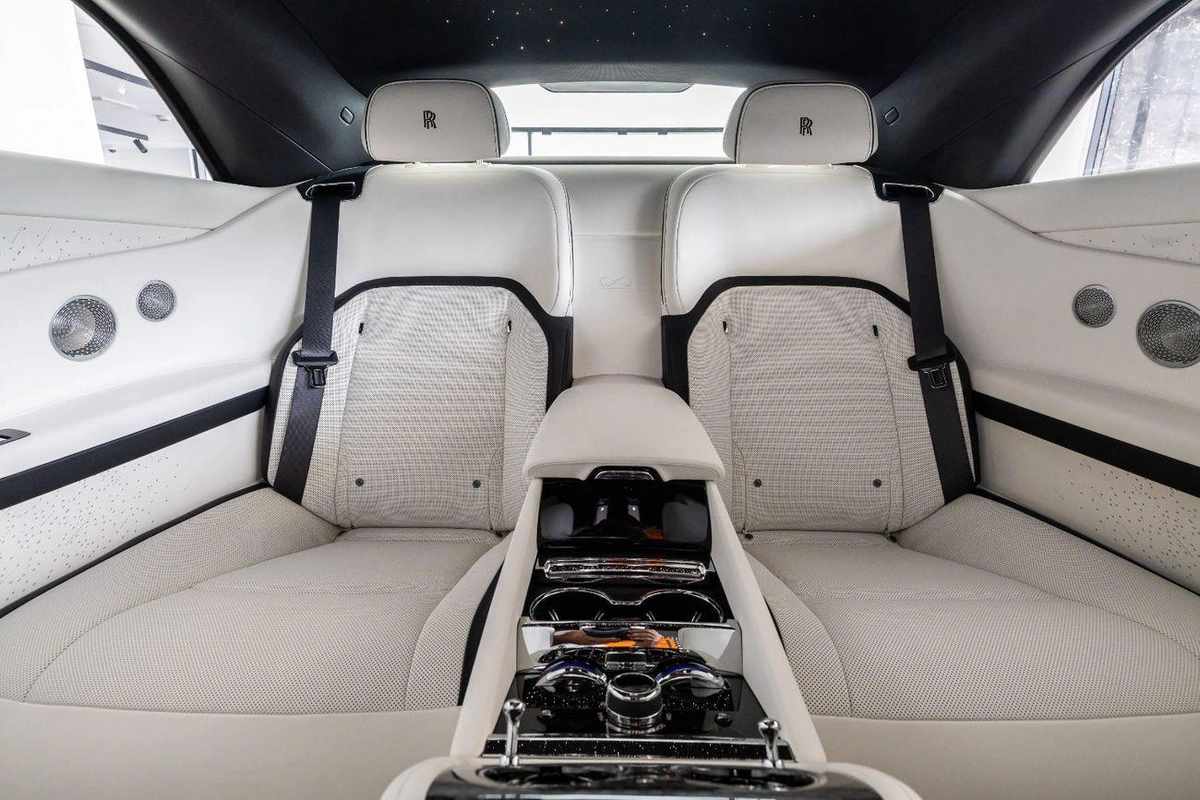 Rolls-Royce Spectre-7-7