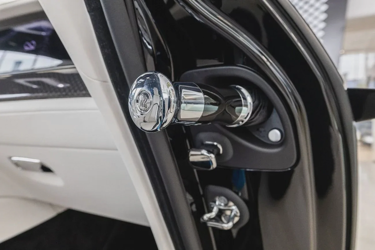 Rolls-Royce Spectre-3-3