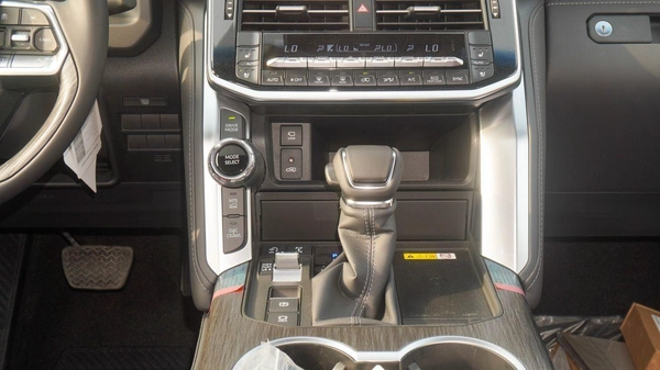 Toyota Land Cruiser VXR TWIN TURBO 3.5L V6