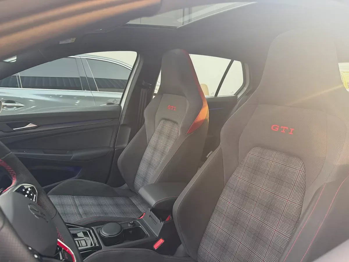 VOLKSWAGEN GOLF GTI - 2023 - GCC - FSH - UNFER WARRANTY - EXCELLENT CONDITION-8-8