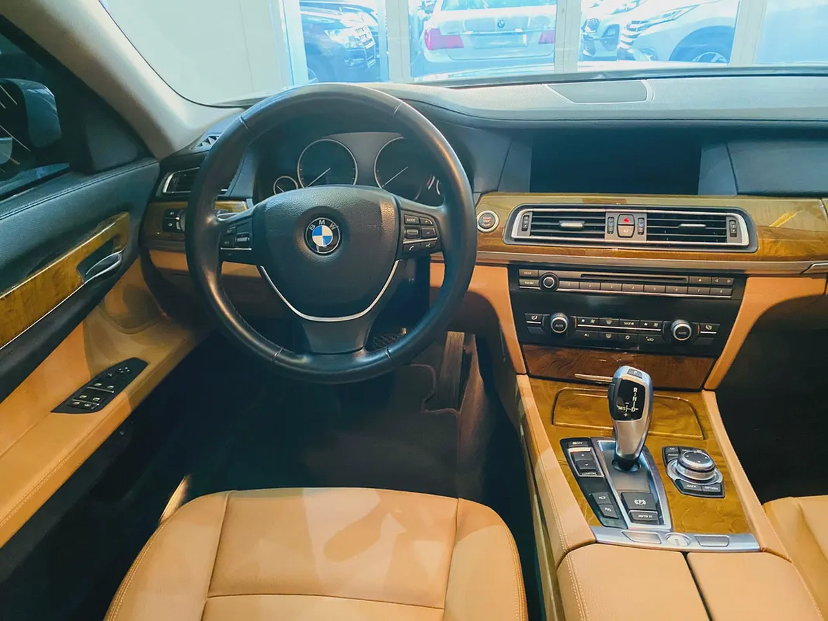 للبيع BMW 739LI موديل 2012 مواصفات خليجية 25000 km-12-12