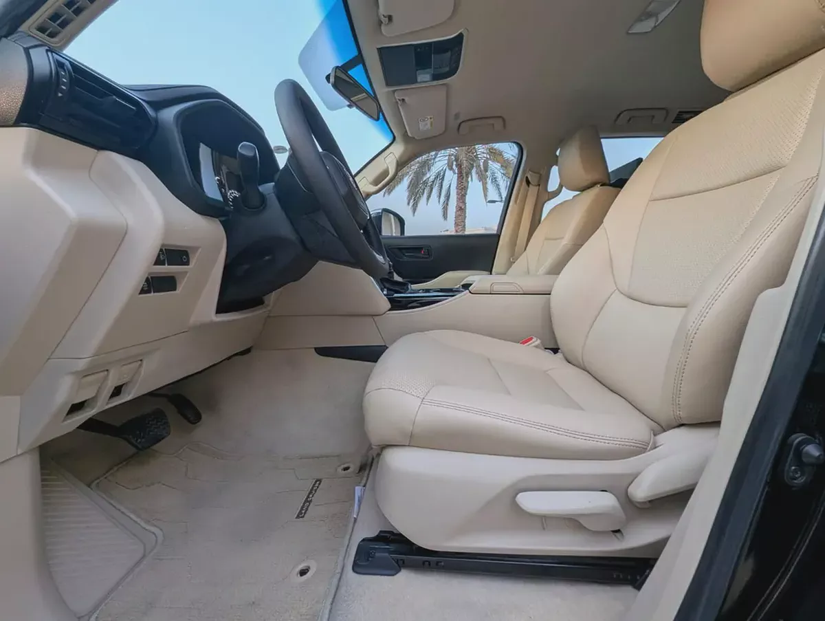 Toyota Land Cruiser VXR 2023 GCC Specs Interior and Exterior Excellent Condition-9-9