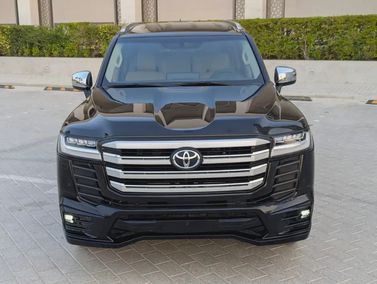 Toyota Land Cruiser VXR 2023 GCC Specs Interior and Exterior Excellent Condition-2-2