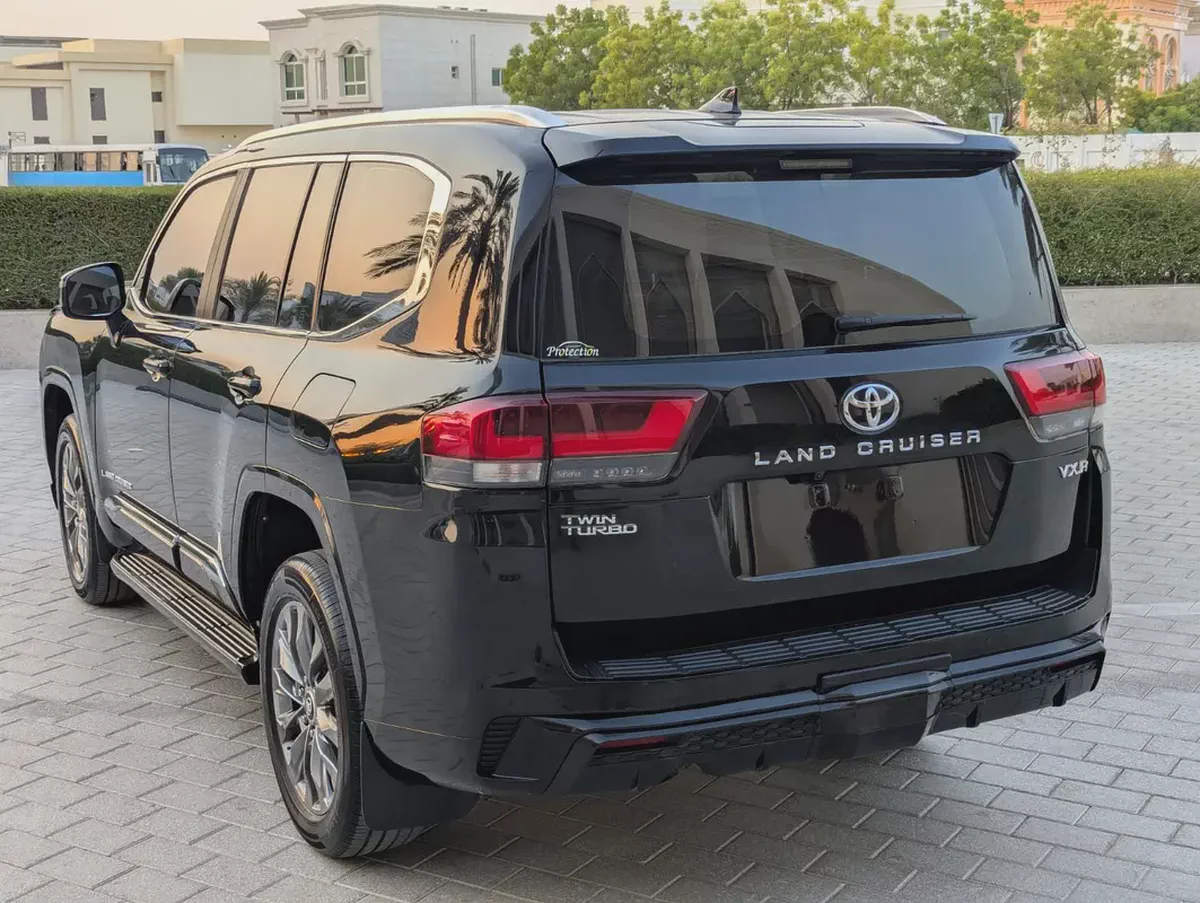 Toyota Land Cruiser VXR 2023 GCC Specs Interior and Exterior Excellent Condition-3-3