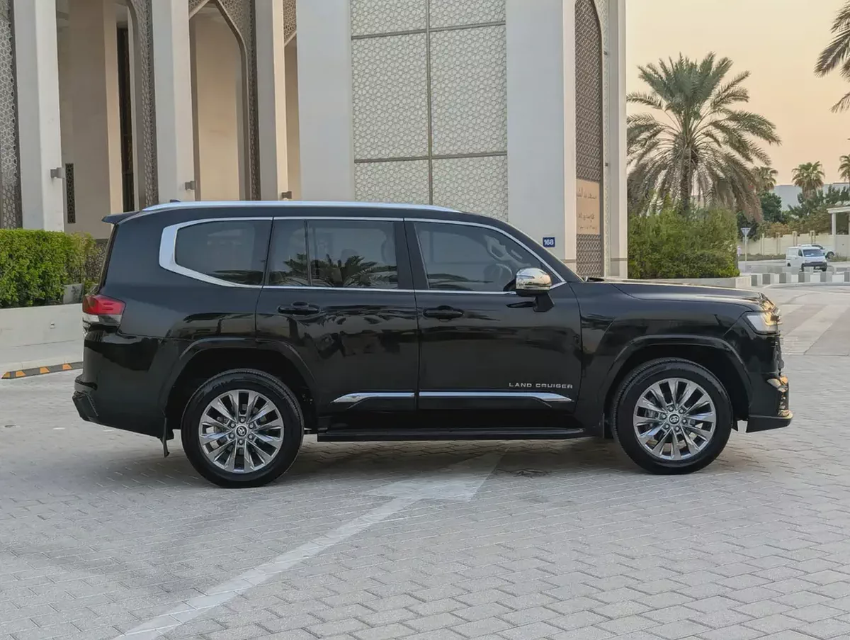 Toyota Land Cruiser VXR 2023 GCC Specs Interior and Exterior Excellent Condition-6-6