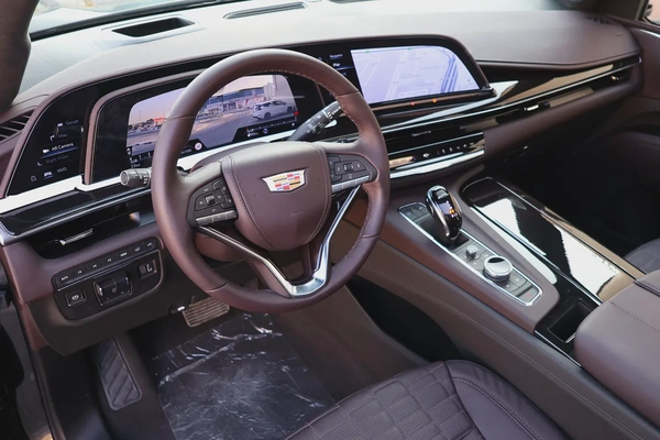 CADILLAC ESCALADE 600 SPORT PLATINUM-0KM-2024-GCC SPECS-UNDER WARRANTY  SERVICE-BRAND NEW