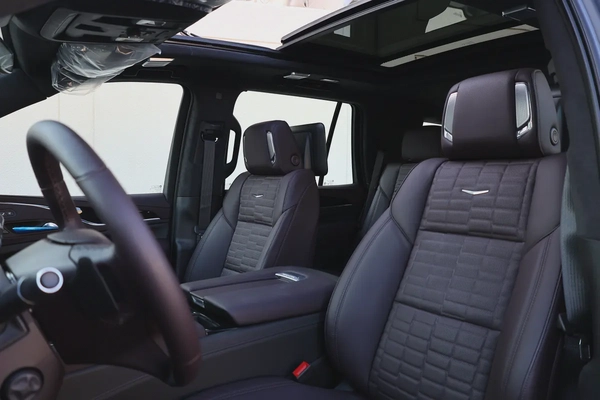 CADILLAC ESCALADE 600 SPORT PLATINUM-0KM-2024-GCC SPECS-UNDER WARRANTY  SERVICE-BRAND NEW